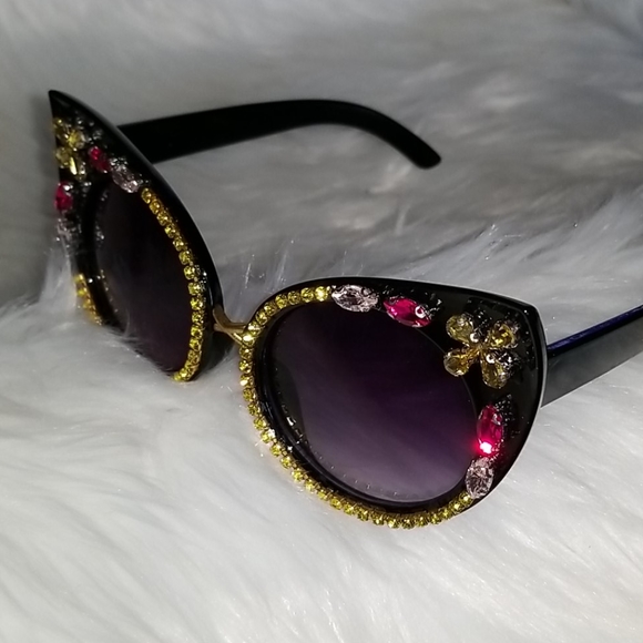 Dazzle Cat Eyes Sunglasses - Picture 6 of 10